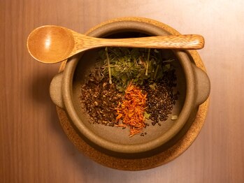 黄土よもぎ・野草蒸し温活デトックスサロン心～kokoro～の写真/八ヶ岳農家から取り入れた厳選した野草で、体と心に、深呼吸を。巡る体に整える、よもぎ蒸し専門店