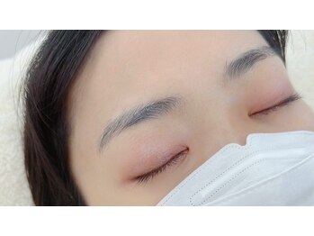 アイル バイ エドゥース(I'LL by et Douce)/眉毛ワックスビフォー