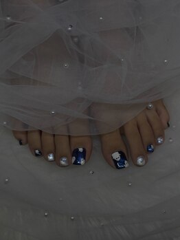 ネイルチップス 霧島店(NAIL TIPS)の写真/夏本番！フットネイルを華やかに飾る手描きアートが人気。旬の指先【写真：7500円】