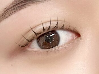 シーンスタジオ 金山店(SSIN STUDIO)の写真/【まつ毛パーマ¥4900】根本から立ち上げカールで可愛く！ハイセンスな仕上りでモチ抜群/パリジェンヌも◎