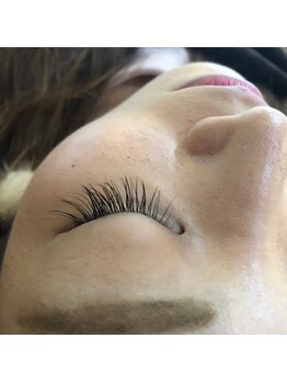 フリルアイビューティ 豊中店(Frill Eye Beauty)/