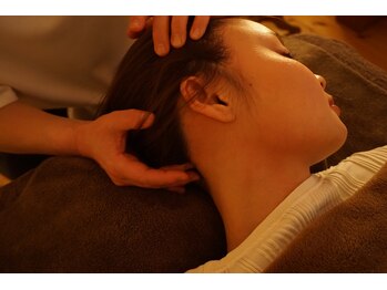 小顔・ドライヘッドスパ専門店 隠れ家cuco【クコ】/ヘッドスパ/マッサージの様子