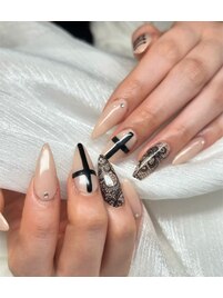 レース×クロスの大人上品ネイル