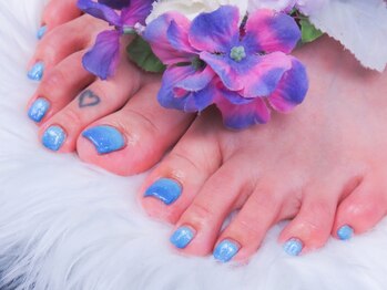 ネイルアンドビューティー ネオン 中洲店(Nail&Beauty NEON)の写真/翌3時迄☆《ハンドメニューに+¥3000でフットネイルも楽しめる♪》ハンドもフットも格安!!予約殺到の人気店!