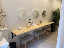 ロア(Loa)の雰囲気（施術後にゆったりと身支度を整えられる、パウダースペース♪）