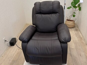 unReve【まつげパーマ・マツエク専門店】/電動ラウンジチェア