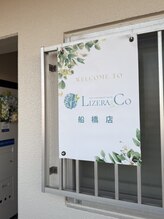 リゼラアンドコー 船橋店/入口前看板