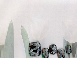 個性派お花ネイル