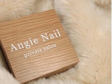 アンジーネイル(Angie Nail)の雰囲気（無垢木ホワイトオークの看板がお迎え致します）
