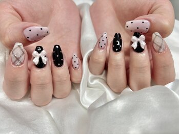 ムーンネイル(moon nail)/ドットネイル