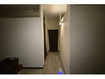 リラックスサロンふわり/奥には完全個室も2部屋あります