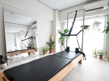 Pilates studio sui【ピラティス スタジオ スイ】の写真/運動初心者も大歓迎◎一人ひとりのペースに合わせた丁寧な指導で無理なく楽しく続けられる体づくりを応援
