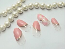くすみピンクの斜めフレンチ