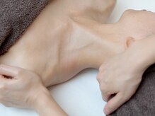 エクリ(ECRI)/肩甲骨/首コリ/肩の張り解消