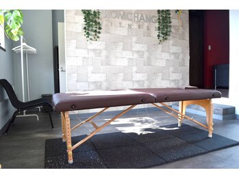 モムチャン フィットネスジム(MOMCHANG FITNESS GYM)/ストレッチ台も完備してます！