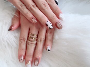 エミレ(EMIRE)の写真/自爪育成もお任せ！1級資格保持者による施術★ジェルネイルはデザインも豊富でパーツ持ち込みもOK◎