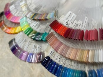 クルール(CULU-LU)の写真/400色以上から選べるワンカラー◎選べる定額ネイルも￥3980～ご用意♪付替えオフ無料期間ありで更にお得！