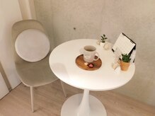 ストレッチ整体×もみほぐし【Pitretch名古屋駅】肩こり/腰痛/マッサージ/ヘッドスパの雰囲気（ウッディ基調で落ち着いた店内でゆったり過ごすひと時を…♪）