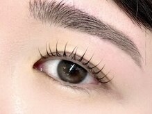 ～クレセントムーンロッド～　“一重・奥二重さんの救世主”瞼を避けて、自まつげの長さを最大限に強調♪