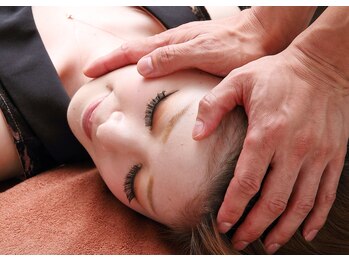 ウルオスの写真/【自分史上最小の小顔に】骨格からキュッと小顔♪熟練の手技でお顔のお悩みも根本改善に導く実力派サロン★