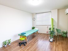 滝ノ水 さか整体院の雰囲気（緑を基調とした清潔感ある空間です♪）