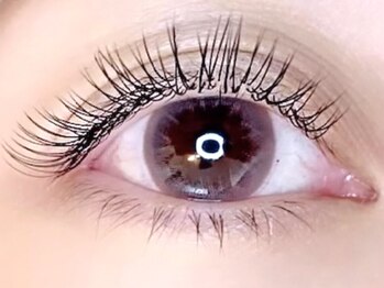 ジェニック(genic)の写真/【ナチュラルに盛りたい方必見！】自まつ毛を活かして、ナチュラルなのにしっかりとした印象の目元に♪