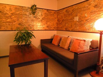 百草堂 栄店/《待合スペース》