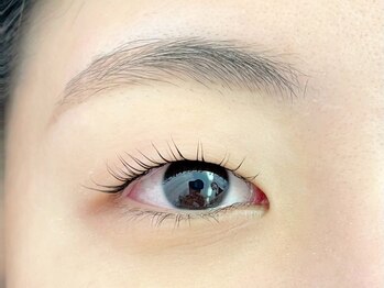 ブルーミン(Bloomin')の写真/眉を整えるだけで第一印象が変わる◎プロによるお肌に優しいアイブロウケアで自然に清潔感UP♪