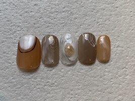 淡いブラウンニュアンス