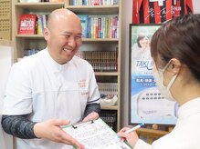しろくまのての雰囲気（待合室『健康に関する書籍や店長オススメの漫画をどうぞ』）