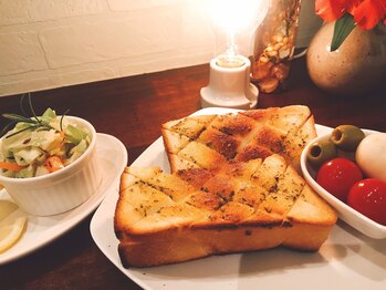 すまいぶりぃ整体院/ハーブガーリックトースト 300円