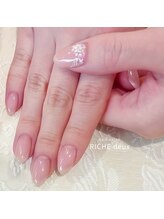 リッシュ ドゥ(RICHE deux)/親指ブーケネイル
