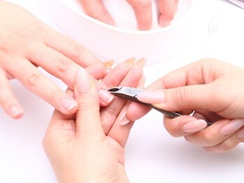フルールソンネイル(fleur son nail)の写真/爪のダメージが気になる方に♪ジェルとウォーターケアで、健康的な自爪が叶う◎ケアメニューを多数ご用意☆