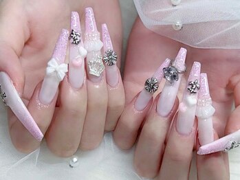 ココネイル 池袋(coco nail)の写真/指先をスラっと綺麗に魅せる美フォルムにこだわり◎通いやすい低価格×高品質！長さ出しのモチの良さが自慢