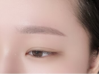 ニア(near)の写真/【黄金比で美眉へ】「似合う」がわからなくても大丈夫!プロの眉スタイリングで朝のメイクを驚くほど時短に