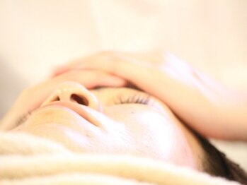 小顔と美肌の専門店 二藍【フタアイ】 小顔/食いしばり/毛穴/ヘッドスパの写真/年齢によるお悩みが出てきた方にオススメ◎ヘッドスパでお顔全体を整えてしっかりリフトアップを実感♪