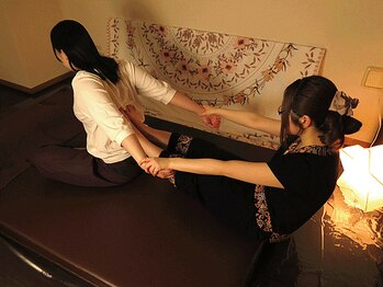 鳥兎(uto)の写真/【全身タイ古式&ドライヘッドスパ】ストレッチを交えたマッサージで気持ちよく体が伸びていくのを実感♪