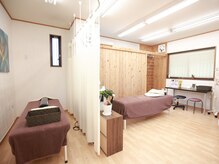 志村接骨院/施術ベッド回り