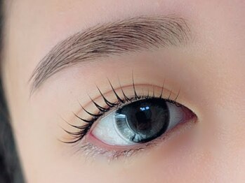ヒビ(hibi)の写真/《絶妙なカール感、お任せください★》ほどよくカールした頑張りすぎない上品な目元を目指しましょう‥♪