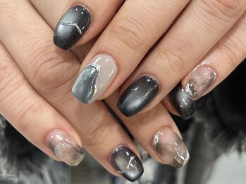 グレーでニュアンスネイル