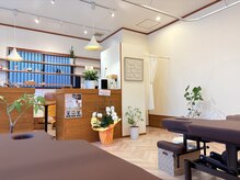 にしきまち整骨院 福岡大野城院の雰囲気（カフェを改装したおしゃれで清潔感のある施術スペース）