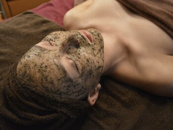 アレーズファイブフォー(A’LAISE54)の写真/細胞レベルのエイジングケアをREVIハーブピーリングでしませんか？しみ、しわ、くすみなどの肌悩み改善◎