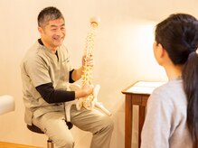 はなみち施術所の雰囲気（施術後にはお身体の状況を丁寧にご説明させていただきます）