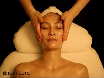 江原道 銀座サロン(Koh Gen Do)の写真/「私の肌、こんなに柔らかかった？」熟練の手技で、硬くなった肌と疲れをリセット。