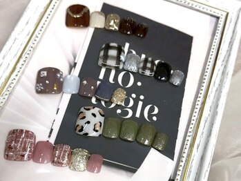 ネイルサロン エーレ 梅田店(Ehre)の写真/秋冬の定番☆深みカラーで足元から大人の品格を♪デザインや最新パーツ・カラーも充実!!大人可愛い足元に