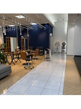 ラカ 川中島店(LaKa)/美容院（Mag様）内にあります