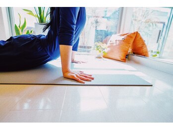 ラフヨガサロン(LAUGH YOGA SALON)/豊富にヨガ道具を正しく使える♪