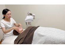 ハーブピーリングの施術ルーム/リラックスしてお過ごしください