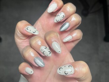 ブランシュネイル(BlancheNail)/月ネイル