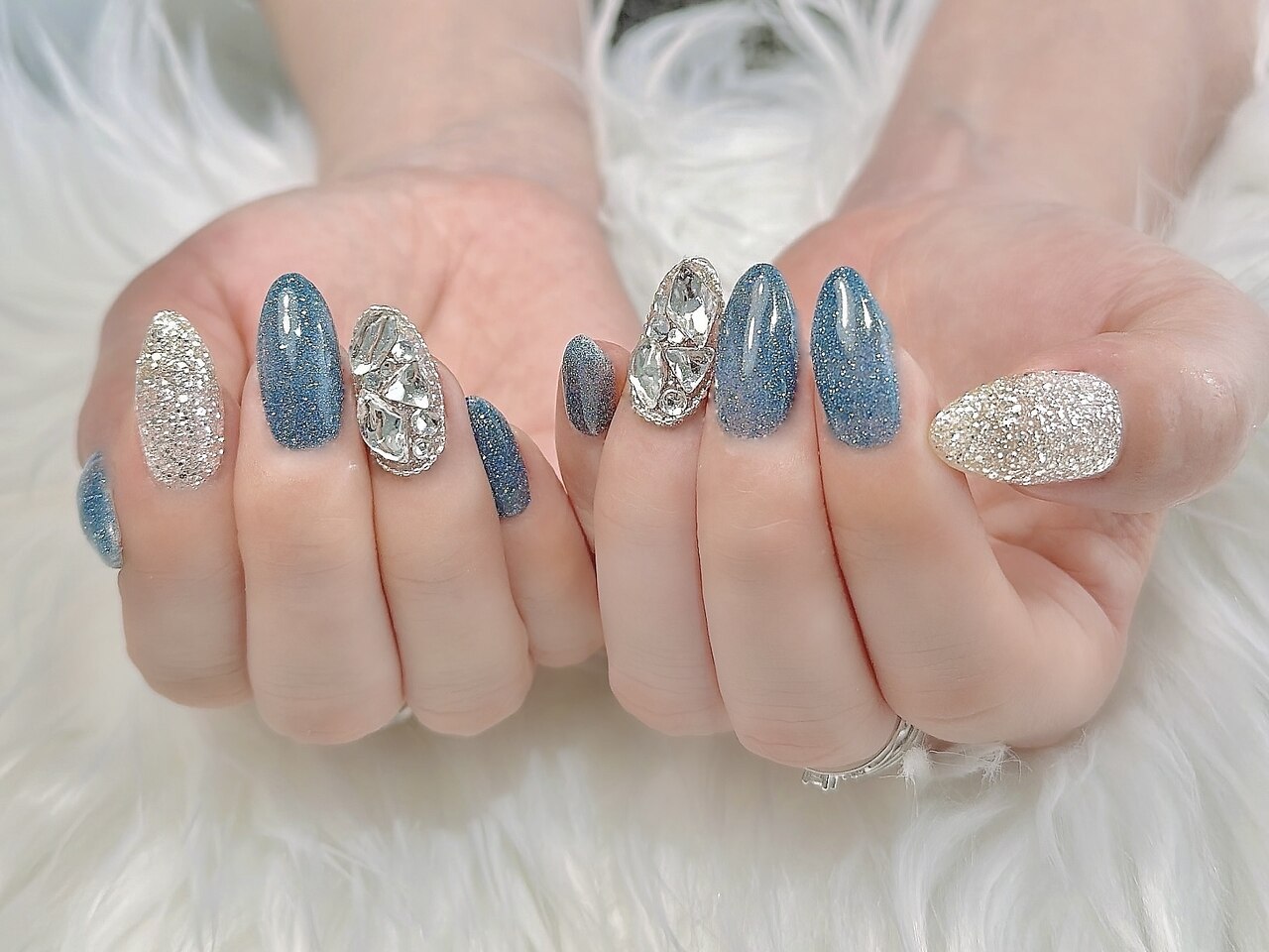 2026年冬トレンド】シルバーラメのネイルデザイン集｜人気順